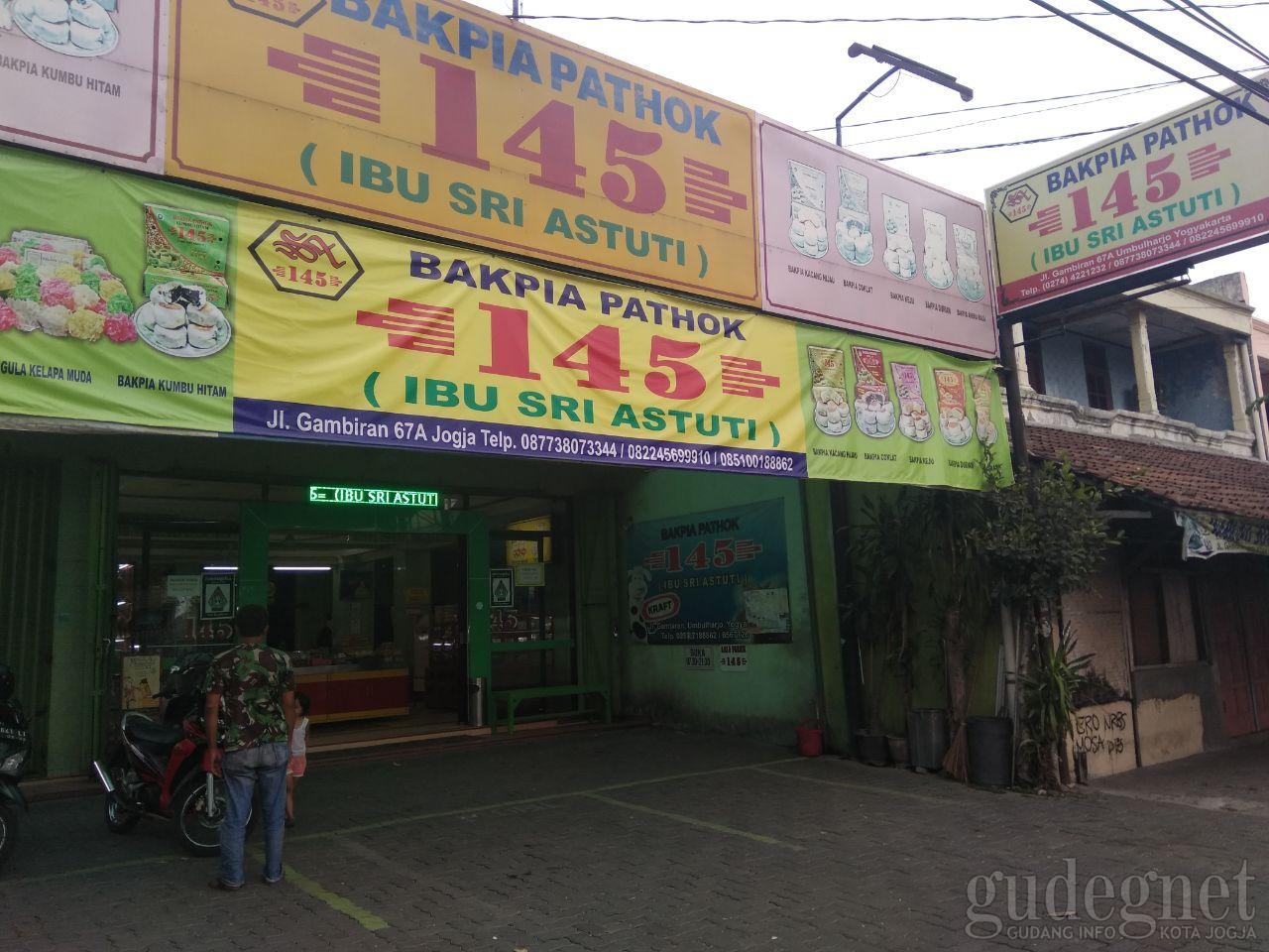 Toko oleh-oleh Bakpia 145 Jogja