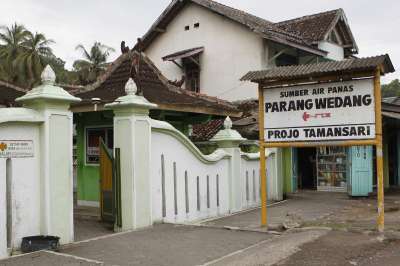Pemandian Air Panas Parang Wedang
