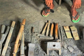 Perlengkapan membuat keris