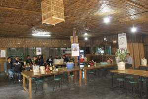 Suasana di dalam warung Soto Tamansari