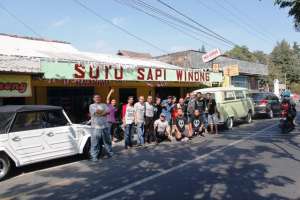 Tim Rebo Soto di warung Soto Sapi Winong