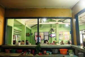 Suasana di dalam warung soto Winong