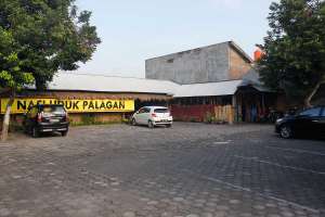 Fasilitas parkir luas