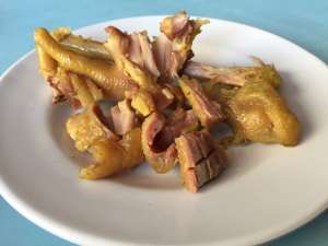 Ayam goreng teman menyantap soto