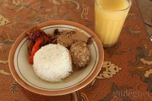 Seporsi gudeg telur dan beras kencur yang rasanya seperti sedulur 