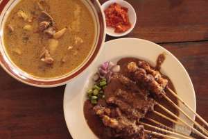 Manu sate ayam dan gulai kambing