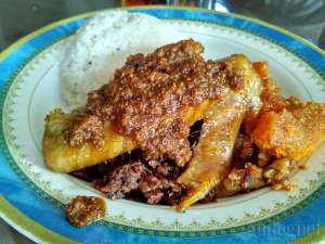 Menu gudeg krecek dan paha atas di rumah makan gudeg Bu Amad, Yogyakarta 