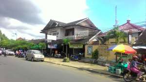 Pasa Godean terletak di Jl. Godean Km. 09, Yogyakarta