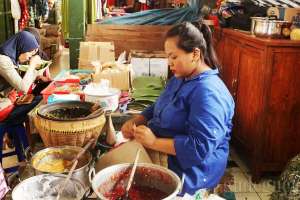 Penjual jenang mote yang legendaris di pasar Lempuyangan 
