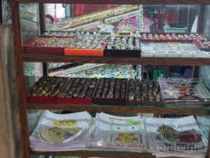 Salah satu barang antik yang dijual di pasar Klithikan Yogyakarta