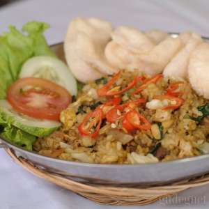 Menu nasi goreng di Loempia Boom