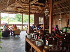 Suasana di Cengkir Heritage Resto and Coffee