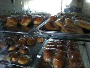 Toko roti Asli