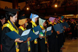 28,53 Persen Lulusan S1 UGM Berpredikat Cumlaude 28,53 Persen Lulusan S1 UGM Berpredikat Cumlaude