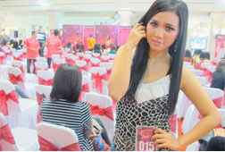Putri Optimis pada Audisi Miss Celebrity 2012 Putri Optimis pada Audisi Miss Celebrity 2012