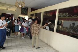 Bus Bantuan untuk Kunjungan ke Museum Bus Bantuan untuk Kunjungan ke Museum
