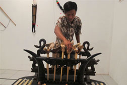 Konsiten Membuat Warangka Keris Konsiten Membuat Warangka Keris