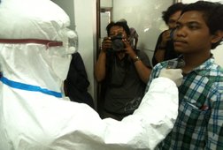 Awas Ebola, Masyarakat Harus Waspada Awas Ebola, Masyarakat Harus Waspada