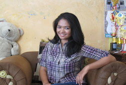 Octa, Si RW Cantik Siapkan SMS Masking untuk Komunikasi dengan Warga Octa, Si RW Cantik Siapkan SMS Masking untuk Komunikasi dengan Warga