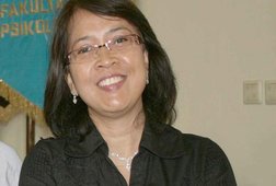 Mengintip Kesibukan Supra Wimbarti, Kartini Masa Kini Mengintip Kesibukan Supra Wimbarti, Kartini Masa Kini
