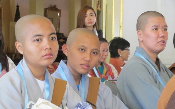 Jogja Kedatangan 1000 Buddhist dari 40 Negara Jogja Kedatangan 1000 Buddhist dari 40 Negara