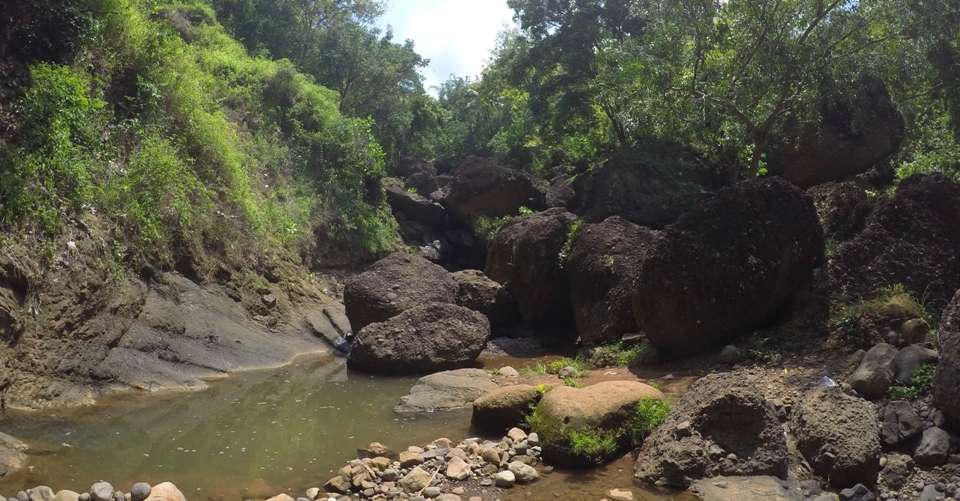 Treking Asik Menuju Air Terjun Sewu Watu Treking Asik Menuju Air Terjun Sewu Watu