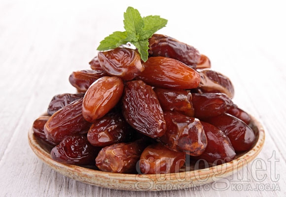Ketahui 4 Manfaat Memakan Kurma Saat Berbuka Puasa Ketahui 4 Manfaat Memakan Kurma Saat Berbuka Puasa