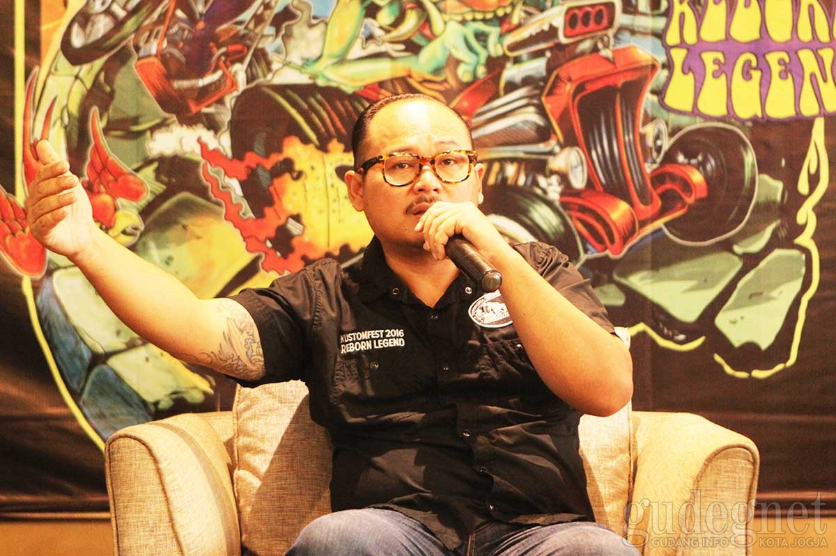 Direktur Kustomfest Jadi Driver Mobil Derek Direktur Kustomfest Jadi Driver Mobil Derek