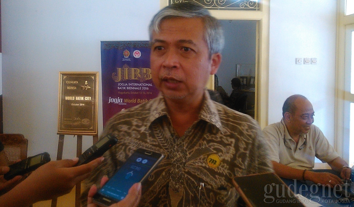 150 Batik Daur Hidup Manusia Pamer di JEC 150 Batik Daur Hidup Manusia Pamer di JEC
