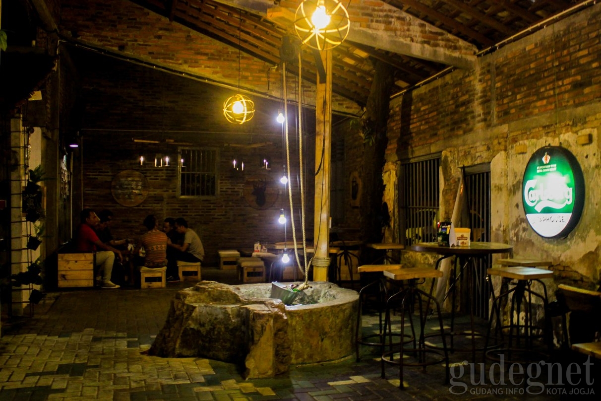 Taphouse Beer Garden & Beer House, Tempat Nongkrong yang Lengkap Taphouse Beer Garden & Beer House, Tempat Nongkrong yang Lengkap
