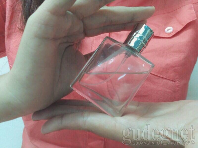 Tips Memilih Parfum yang Tepat untuk ke Kantor Tips Memilih Parfum yang Tepat untuk ke Kantor
