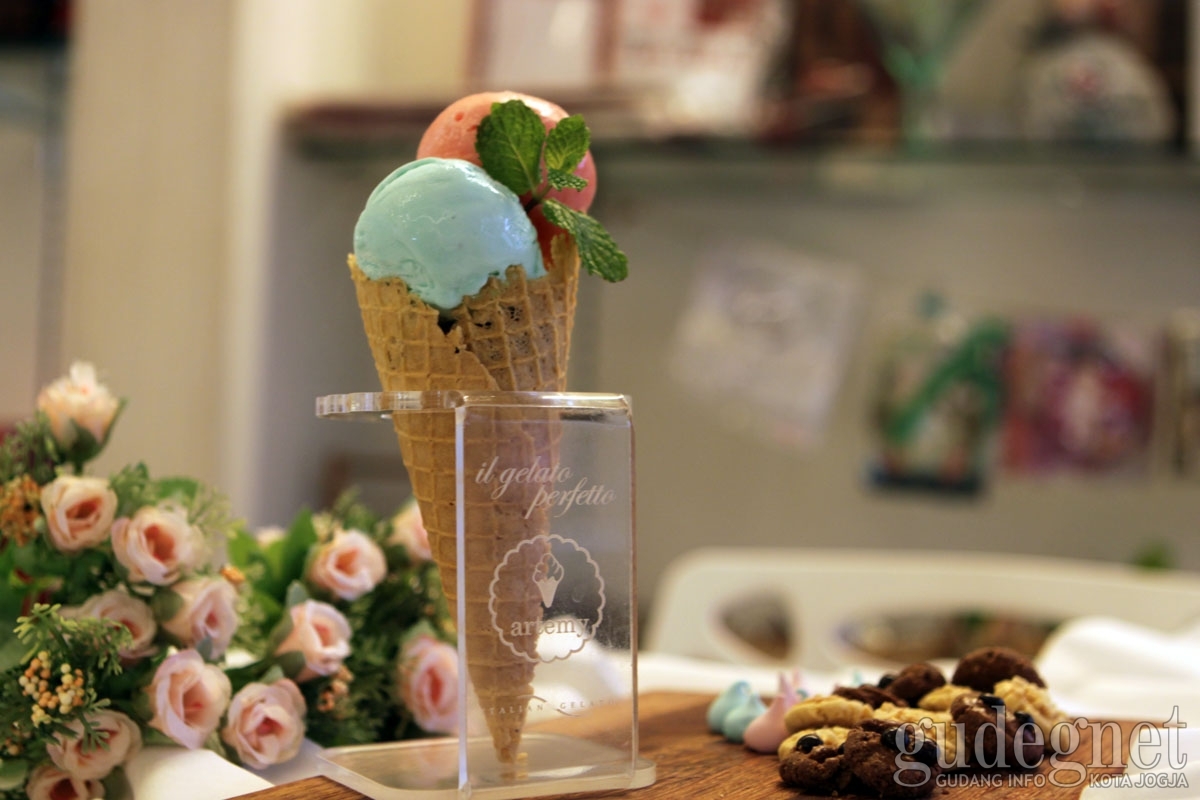 Tips Sehat Makan Ice Cream