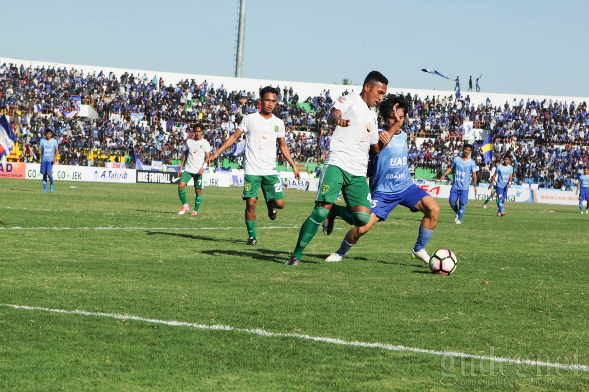 Bermain di Kandang, PSIM ditahan Imbang Persebaya 1-1 Bermain di Kandang, PSIM ditahan Imbang Persebaya 1-1