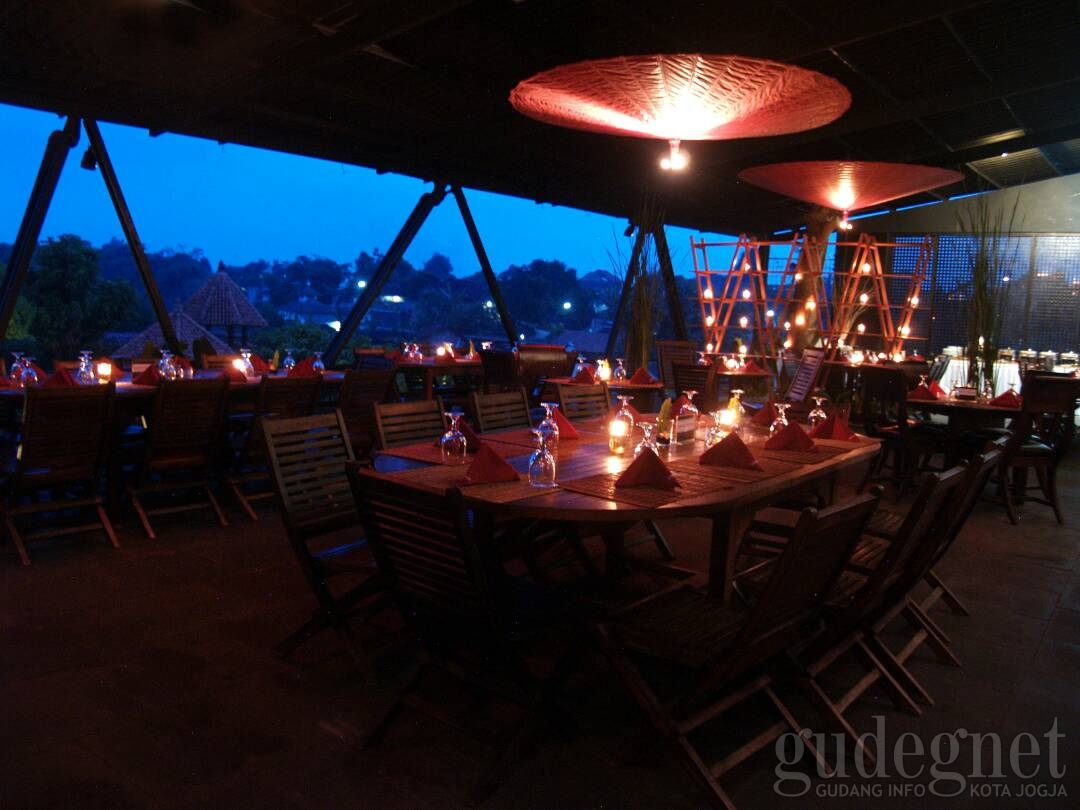 Buka Puasa Romantis di Omah Dhuwur Buka Puasa Romantis di Omah Dhuwur