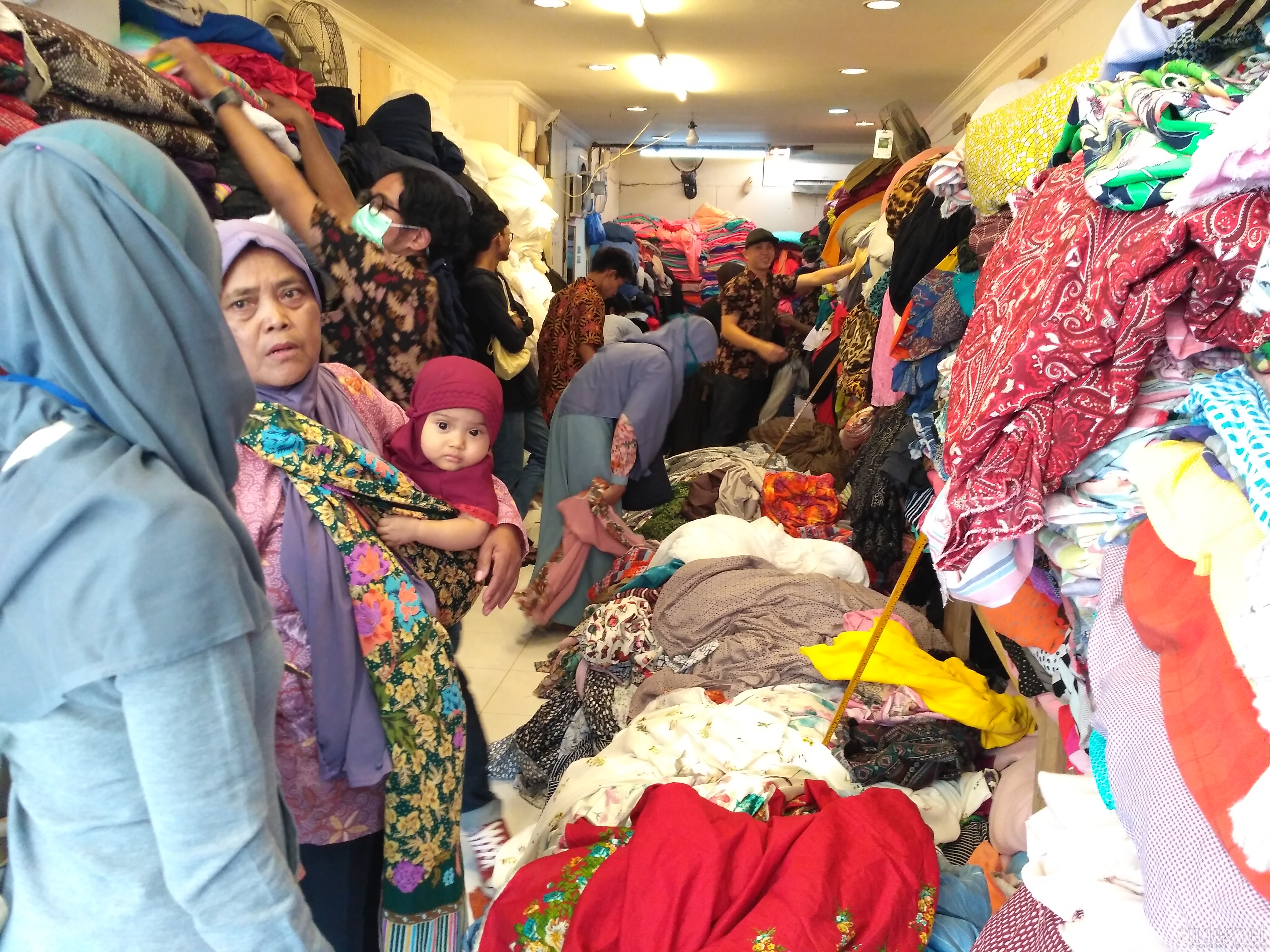 Berburu Kain Kiloan Murah di Kawasan Urip Sumoharjo Berburu Kain Kiloan Murah di Kawasan Urip Sumoharjo