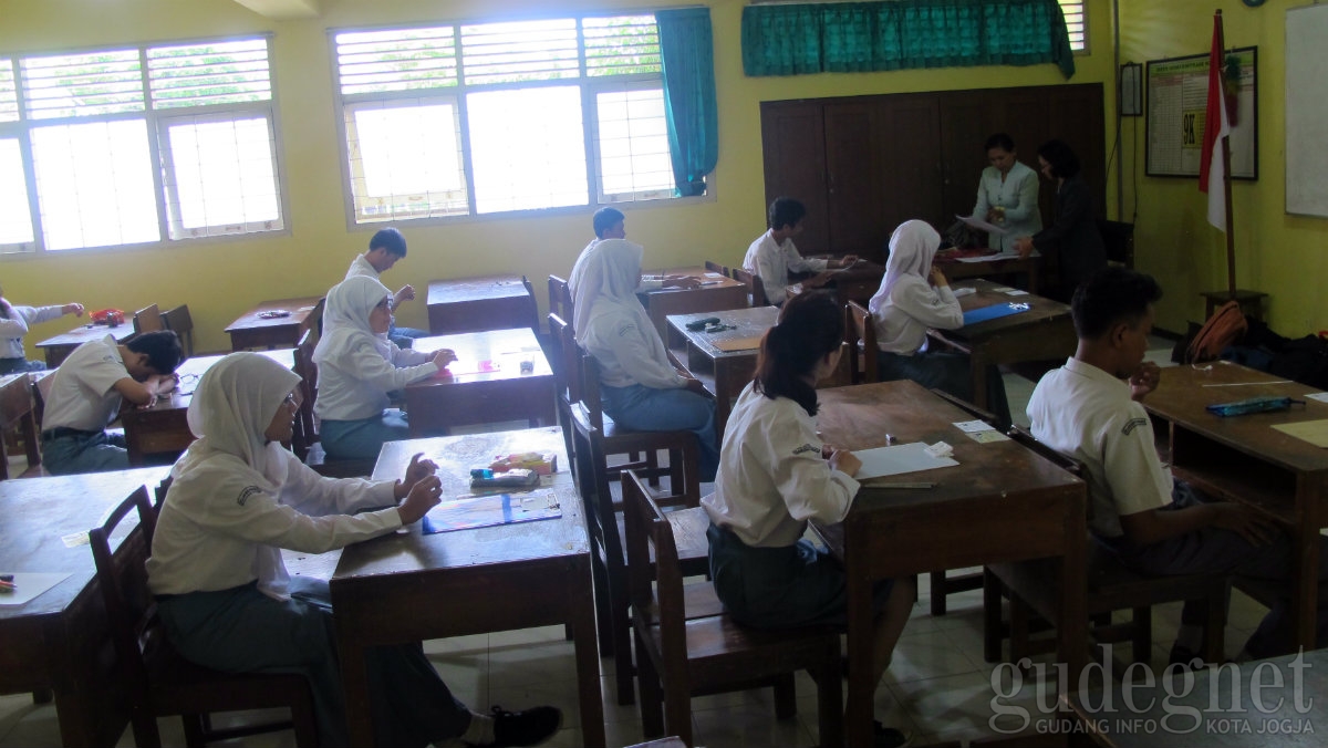 Kurikulum Sering Ganti Bikin Siswa Kerepotan Kurikulum Sering Ganti Bikin Siswa Kerepotan