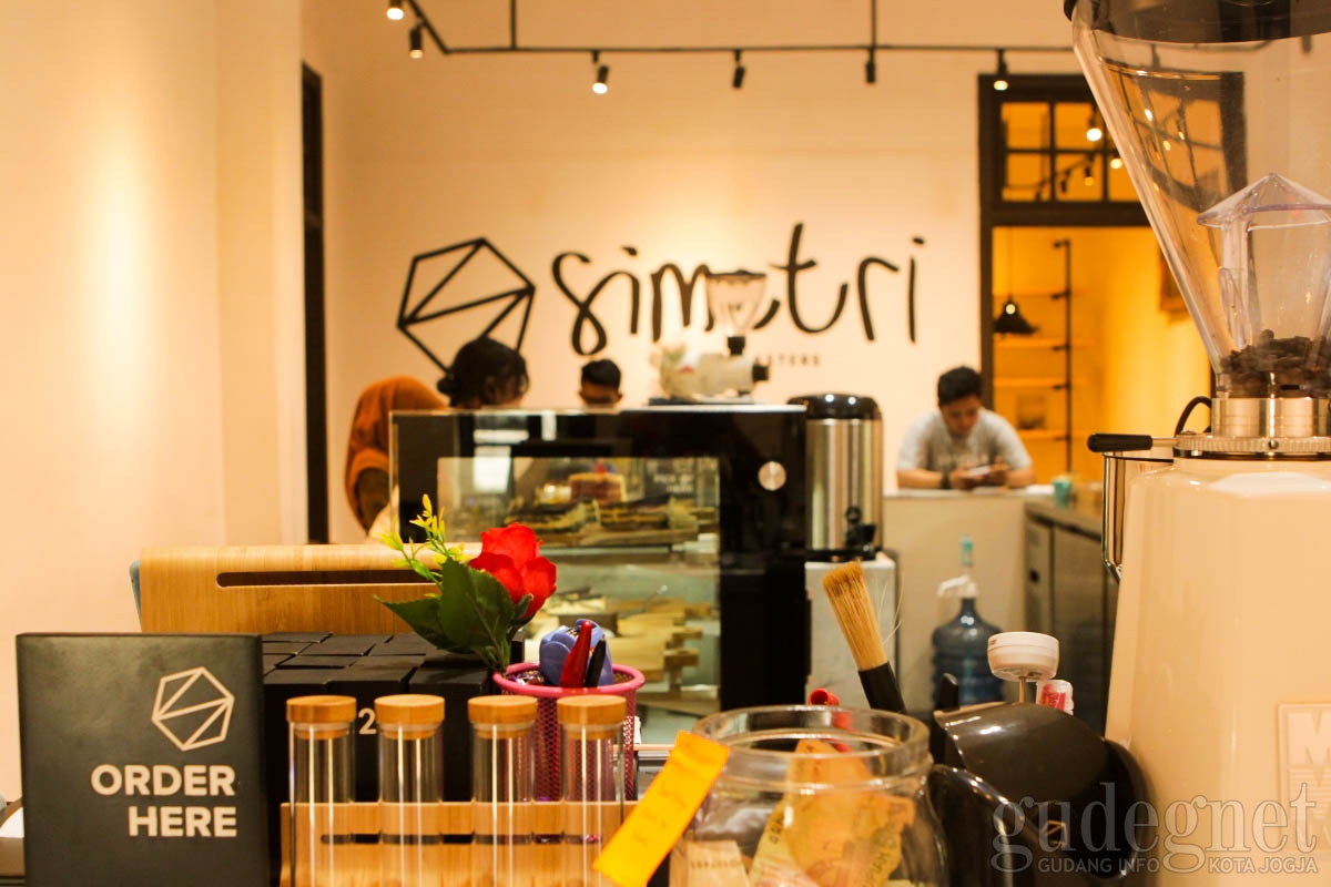 Ngopi dengan Suasana Homy di Simetri Coffee
