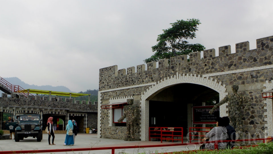 Coba Serunya Luge dan Megahnya The Lost World Castle Coba Serunya Luge dan Megahnya The Lost World Castle