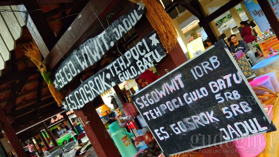 Mencicipi Sego Wiwit di Pasar Seni FKY Mencicipi Sego Wiwit di Pasar Seni FKY
