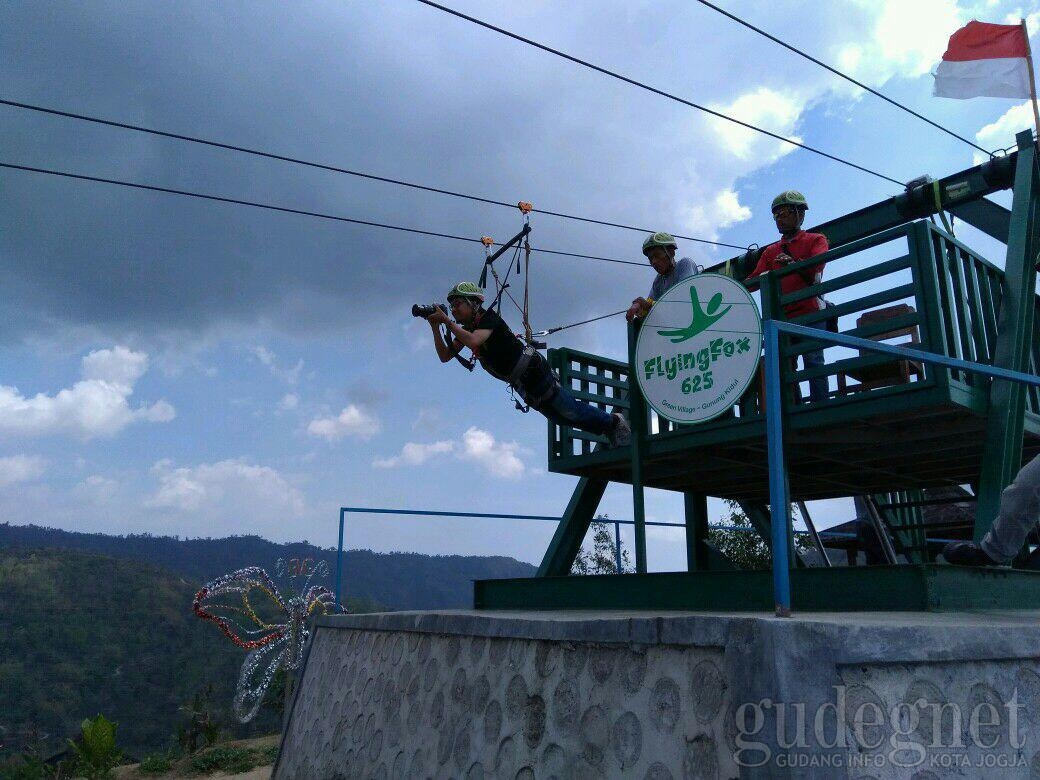 Pacu Adrenalin di Flying Fox Terpanjang se-Asia Tenggara Pacu Adrenalin di Flying Fox Terpanjang se-Asia Tenggara