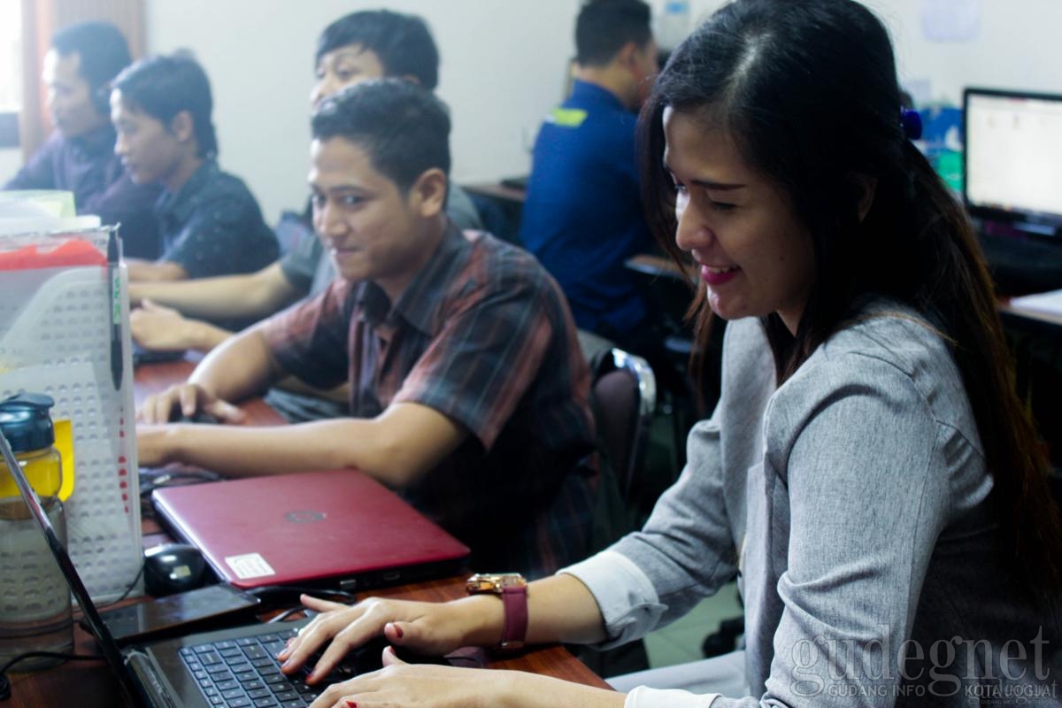 Olahraga Ringan di Meja Kantor Olahraga Ringan di Meja Kantor
