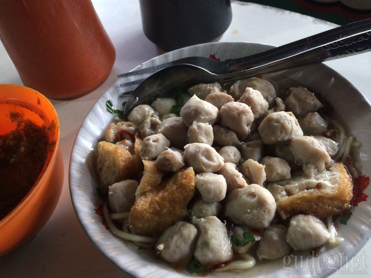 Menikmati Bakso Kerikil Pak Supri Menikmati Bakso Kerikil Pak Supri