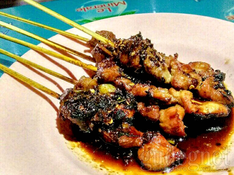 Ada apa di Warung Sate Kambing Mas Rangga? Ada apa di Warung Sate Kambing Mas Rangga?