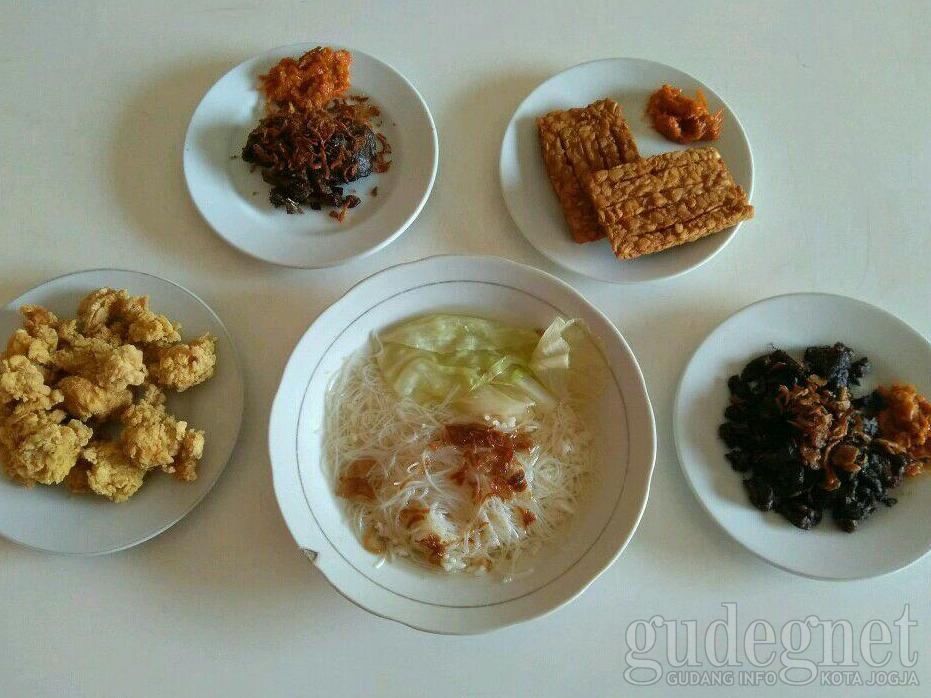 Empuknya Sop Empal Yoeni Empuknya Sop Empal Yoeni