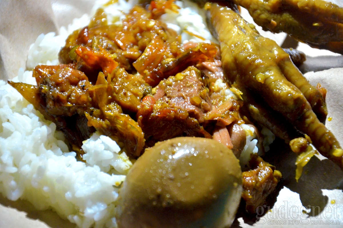 Gudeg Mercon Bu Tinah, Cita Rasa Manis Pedas Jogja di Malam Hari Gudeg Mercon Bu Tinah, Cita Rasa Manis Pedas Jogja di Malam Hari