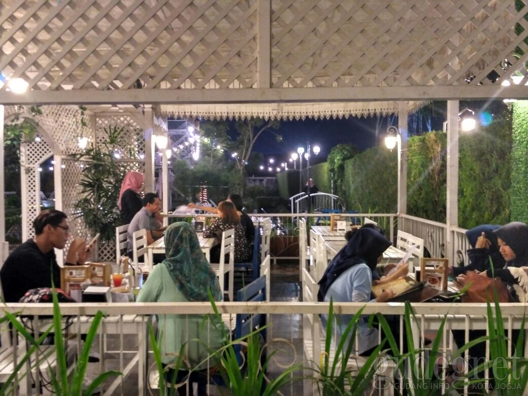 10 Tempat Nongkrong Hits di Jogja 10 Tempat Nongkrong Hits di Jogja
