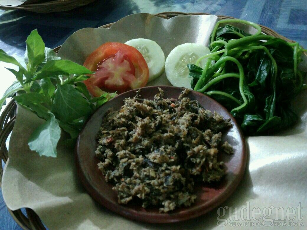 Menikmati Sambal Belut di Warung Jago Wirosaban yang Pedas Mantap Menikmati Sambal Belut di Warung Jago Wirosaban yang Pedas Mantap