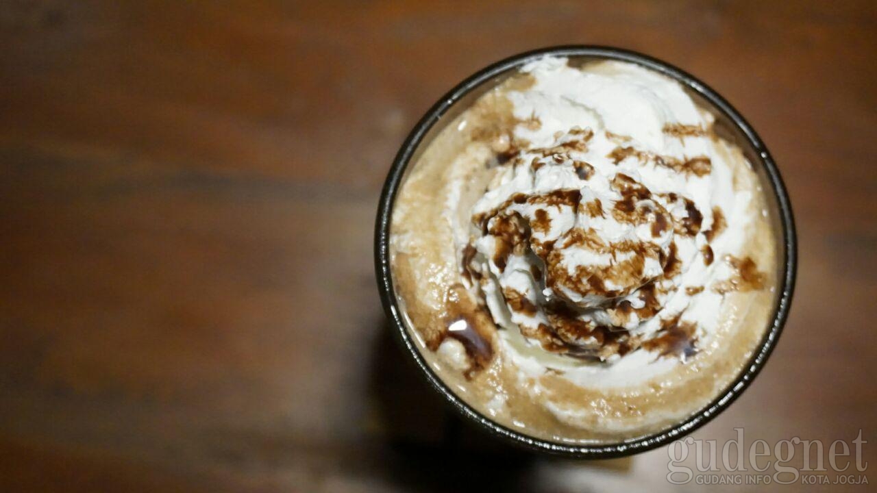 Jomo Coffee: Ngopi Enak, Musik Asik Jomo Coffee: Ngopi Enak, Musik Asik