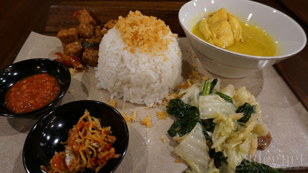 Dekor Genit, Makanan Lezat di Kenes Resto Dekor Genit, Makanan Lezat di Kenes Resto