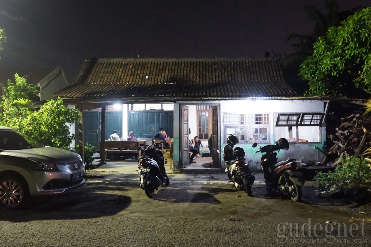 Bakmi Jawa Mbah Dingklik: Tradisi Empat Generasi Dalam Piring Bakmi Jawa Mbah Dingklik: Tradisi Empat Generasi Dalam Piring